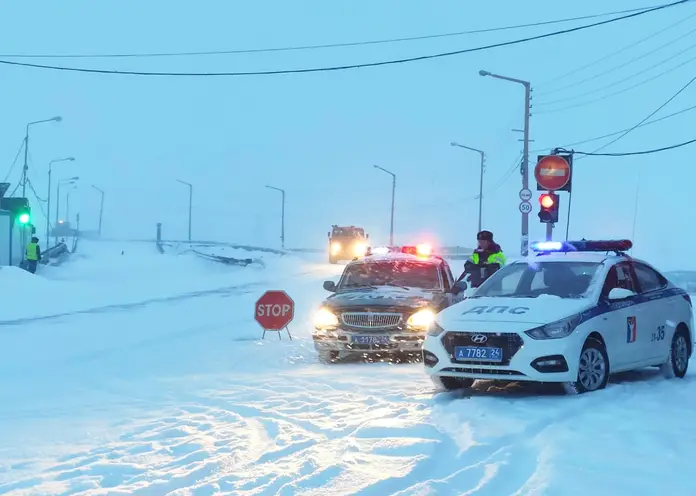 В Норильске перекрыли автодорогу из-за метели