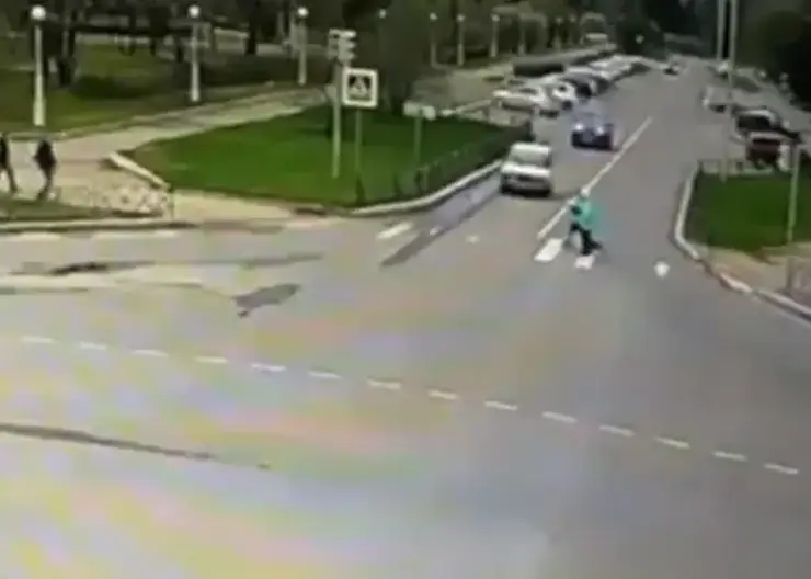 В Зеленогорске две бабушки перебегали дорогу на красный и попали под колеса автомобиля