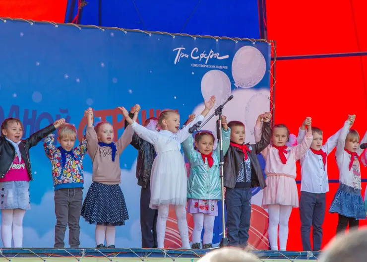 В Красноярске прошел детский благотворительный концерт в поддержку детей ДНР и ЛНР