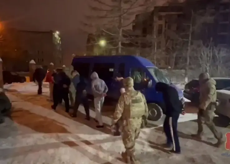 В Красноярске во время рейда задержали семь охранников бара в центре города