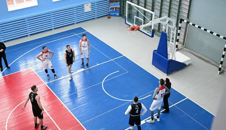 В Красноярске проходит турнир по баскетболу памяти Владимира Долгих