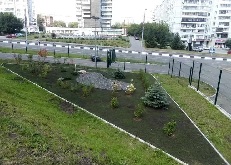 В Железнодорожном районе Красноярска за два дня посадили 75 деревьев