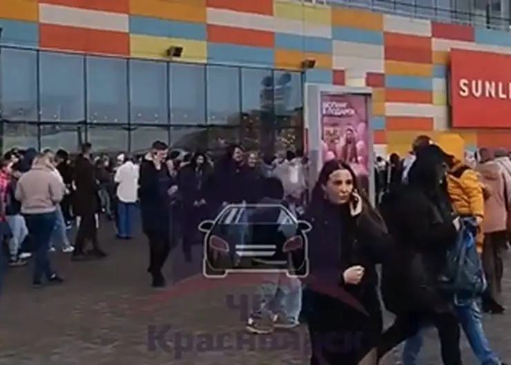 В Красноярске эвакуировали ТРЦ «Планета»
