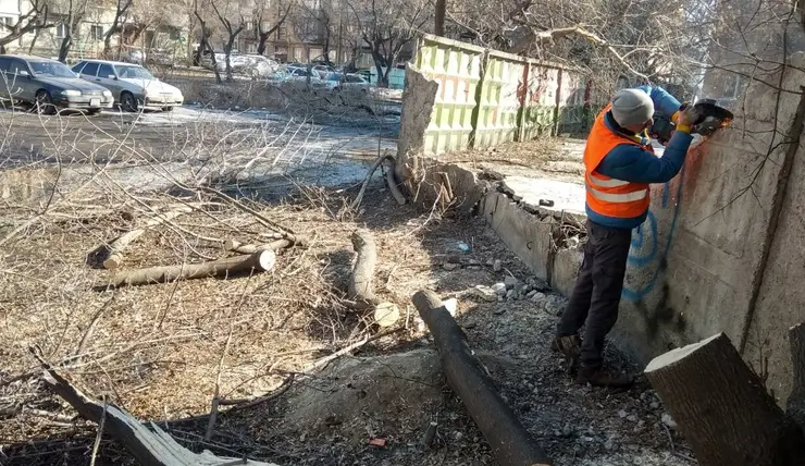 В Красноярске приступили к благоустройству первых скверов и парков