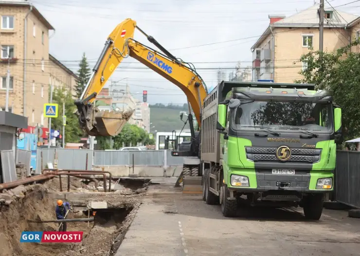 Мэр Красноярска Владислав Логинов проверил ремонт тепломагистралей и подготовку домов к отопительному сезону