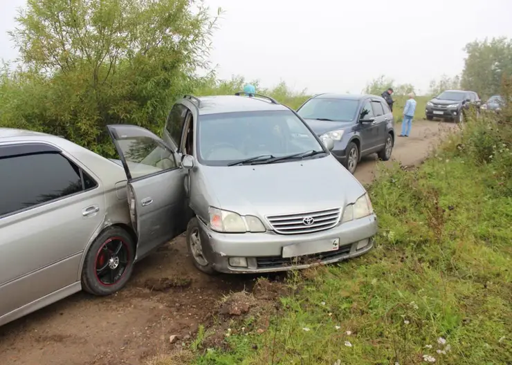 Житель Кемерова хотел вернуться домой и угнал 4 машины в Красноярском крае
