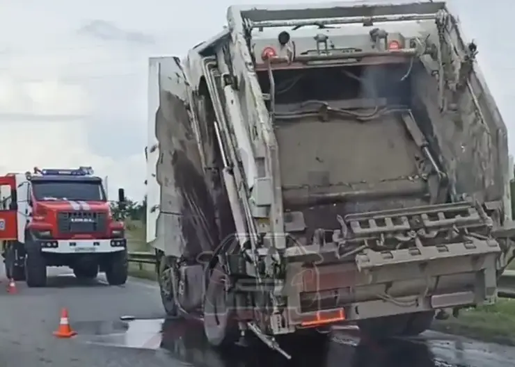 В Красноярском крае в аварии с тремя грузовиками погиб мужчина