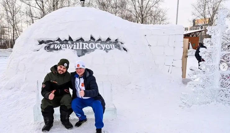 Мэр Сергей Еремин навестил живущего в снежном доме красноярца