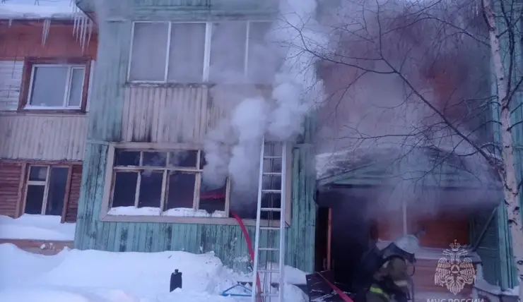 В Красноярском крае во время пожара в деревянном доме пострадал ребенок