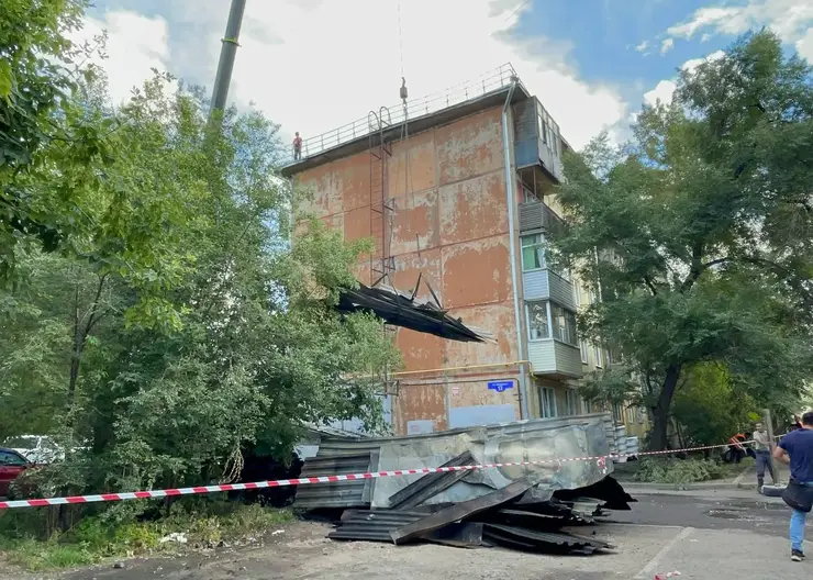 В Красноярске ликвидируют последствия пожара в многоквартирном доме на Маяковского