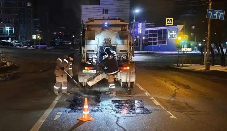 В Красноярске заделали более 4 тысяч кв. метров выбоин на дорогах