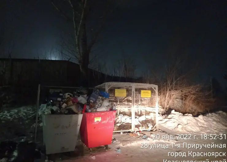 В Красноярске мусоровоз загорелся от выброшенной в бак печной золы