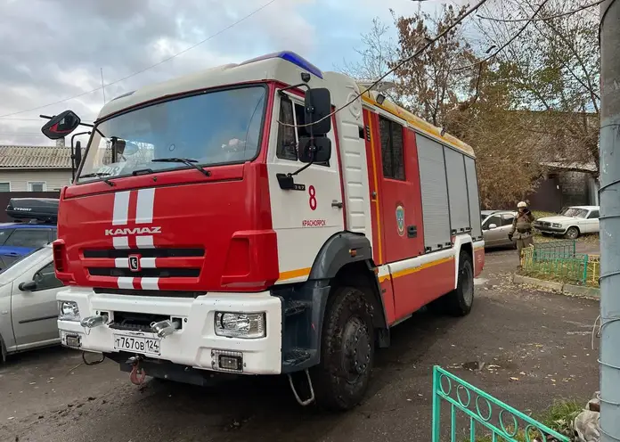 В заброшенном доме Красноярска в пожаре погибли четыре человека