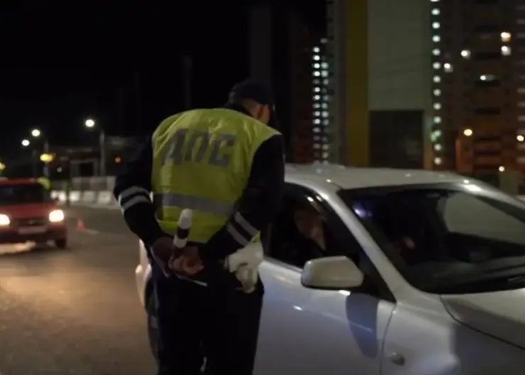 В Красноярске закладчика наркотиков задержали во время поездки на такси