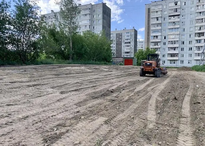 На Ярыгинской набережной начался ремонт: там сделают парковку, дорожки и постелют газон