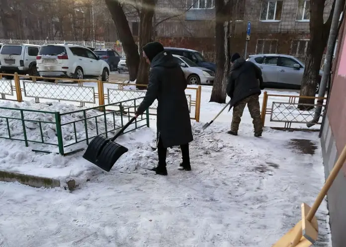 УК и ТСЖ Центрального района привлекают для уборки дворов спецтехнику