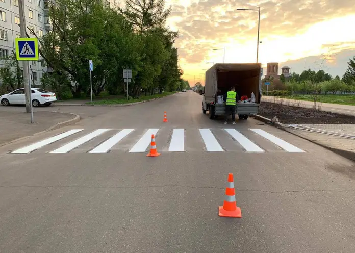 В Красноярске 1 июня дорожную разметку нанесли на улицы Октябрьского района