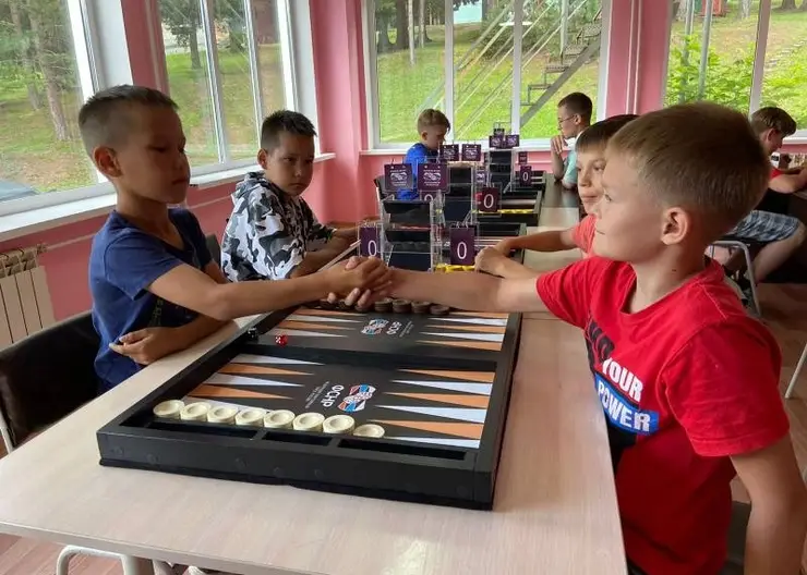В Красноярске открылась первая в России площадка для игры в нарды