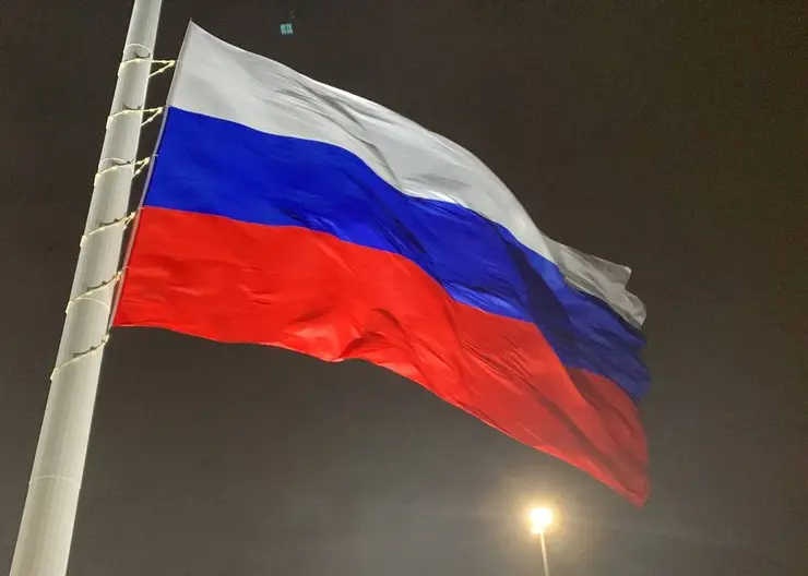 В Красноярске вновь подняли  российский флаг на Николаевской сопке