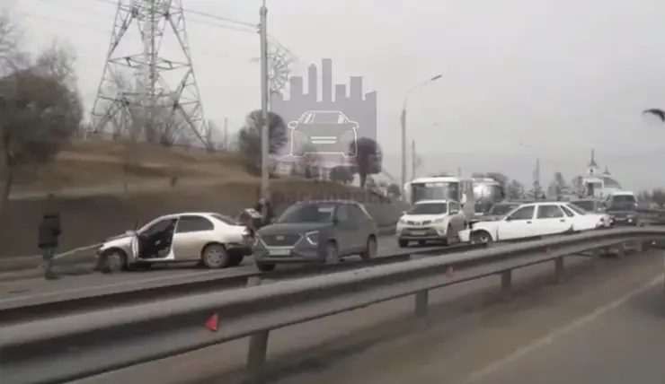 В Красноярске из-за аварии на Игарской перекрыты две полосы движения