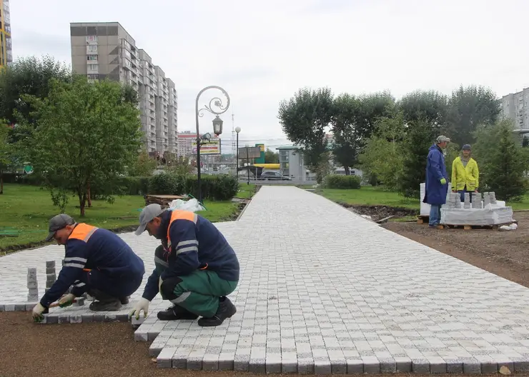 В Железнодорожном районе Красноярска на двух пешеходных зонах переложат брусчатку