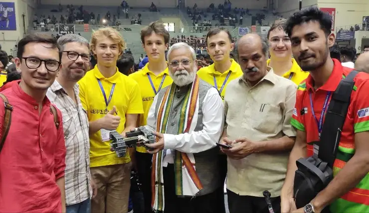 Красноярцы вошли в топ-10 на чемпионате мира по робототехнике в Индии