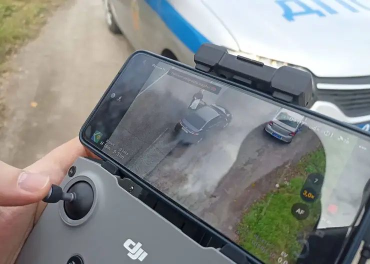 Под Красноярском полицейские контролируют загородные трассы с помощью дрона