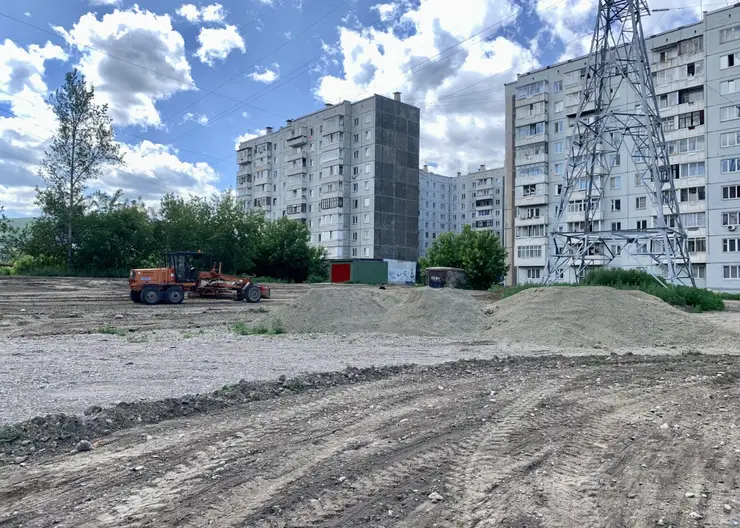 В Красноярске на Ярыгинской набережной к концу лета появится парковка
