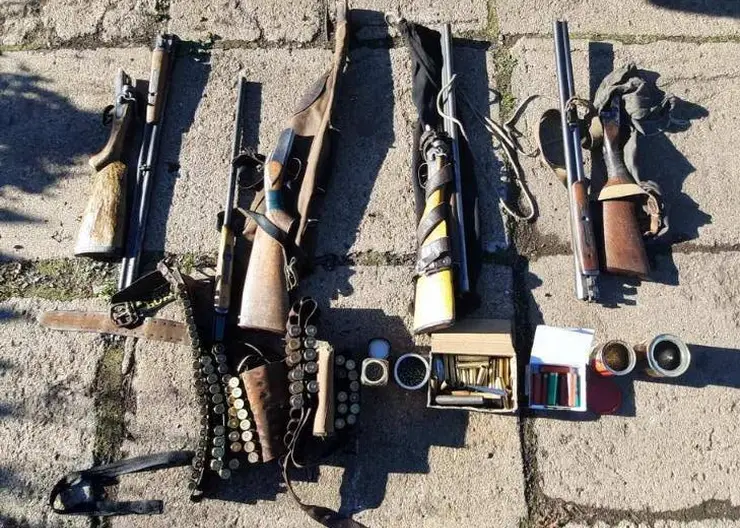 В Красноярском крае у троих соседей нашли целый арсенал оружия и боеприпасов