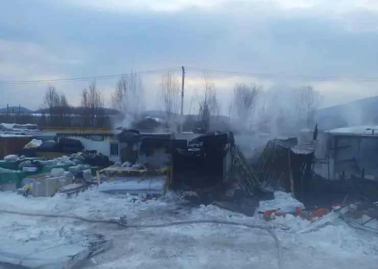 В поселке Красноярского края четыре человека погибли в пожаре