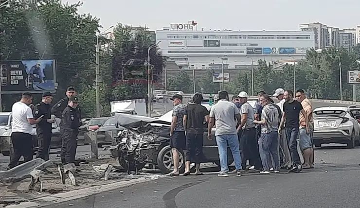 В Красноярске на Октябрьском мосту из-за аварии образовалась пробка