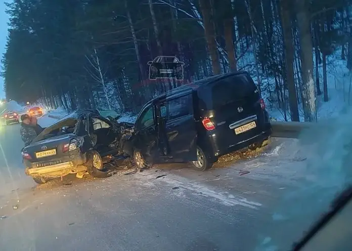 В аварии на трассе Красноярск – Дивногорск пострадали два человека