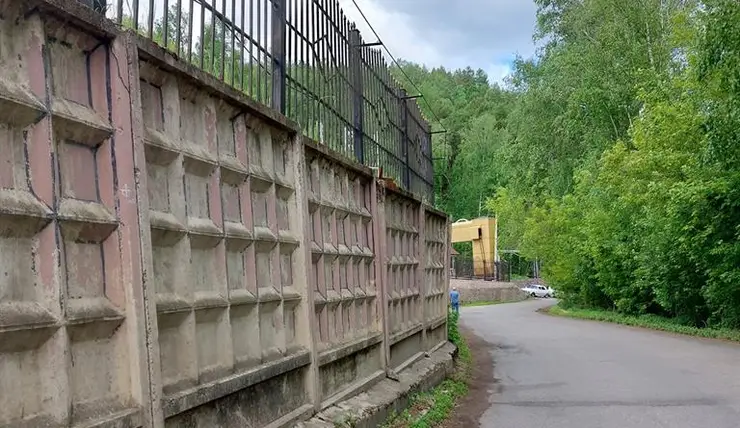 В Красноярске 3 июня закроют часть дороги на Базайской из-за опасной подпорной стены