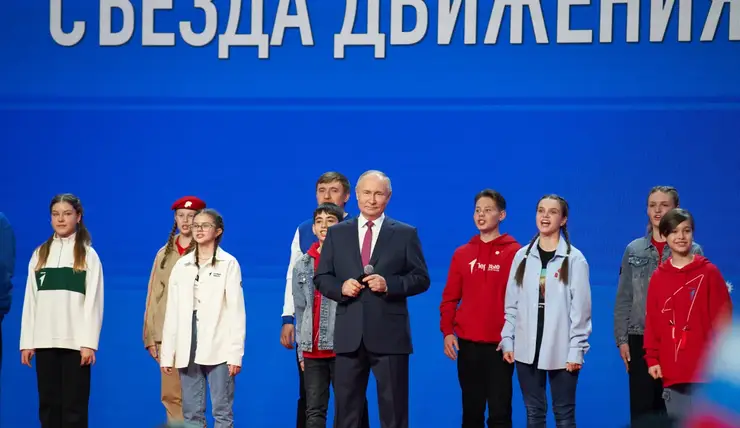 Красноярская школьница исполнила гимн с президентом Владимиром Путиным