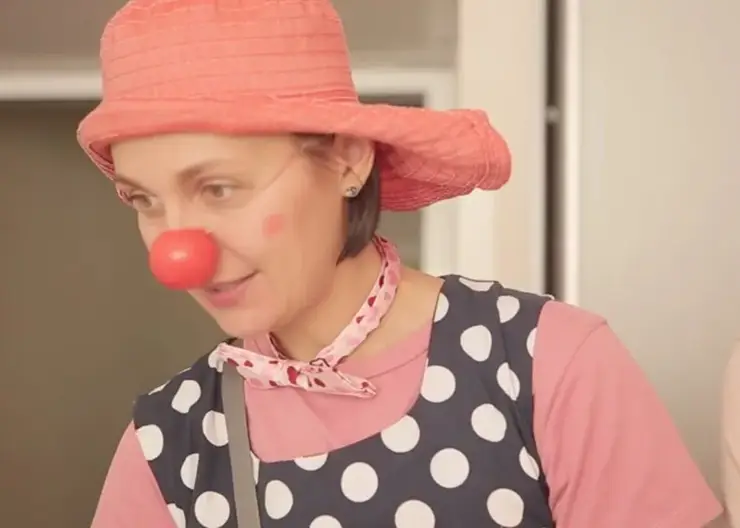 Больничный клоун из Красноярска расскажет свою историю в новом театральном проекте Константина Богомолова