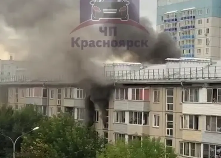 В Красноярске в доме на улице Говорова загорелась квартира