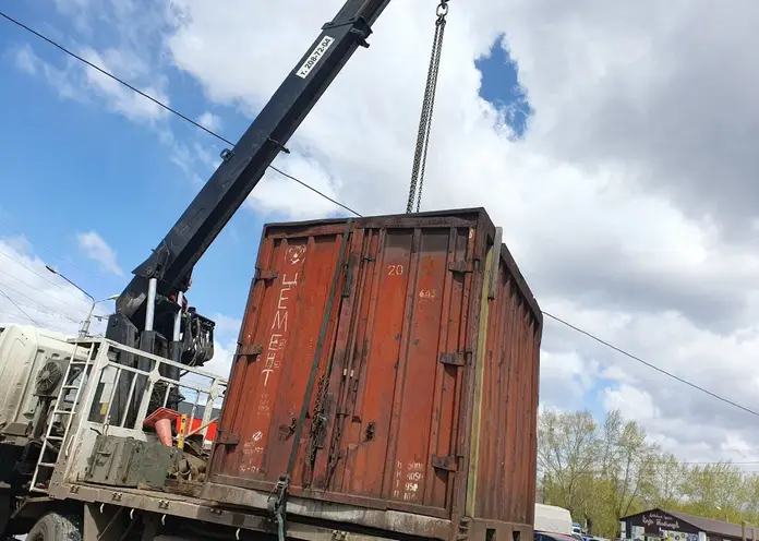 В Ленинском районе Красноярска демонтировали более 100 незаконных временных сооружений