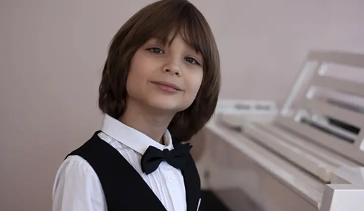 В Красноярской филармонии выступит победитель конкурса «Щелкунчик» — 12-летний пианист Роман Шер