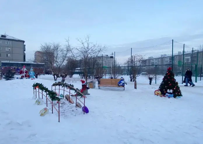 В Октябрьском районе выбрали лучшие зимние дворы, витрины и территории предприятий