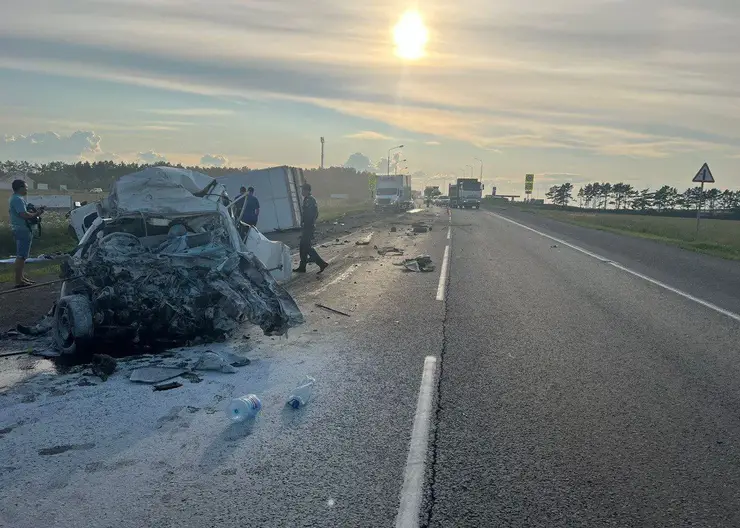 Под Красноярском произошло смертельное ДТП с «Тойотой» и грузовиком