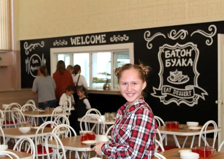 Красноярские школы творчески подходят к оформлению столовых