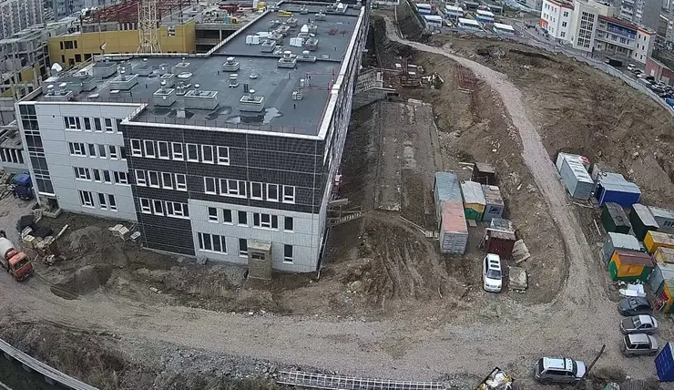 В Красноярске продолжается строительство школы на 1100 учащихся в микрорайоне Солнечном