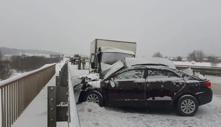 В Манском районе водитель Toyota выехал на «встречку» и погиб от столкновения с «ГАЗелью»