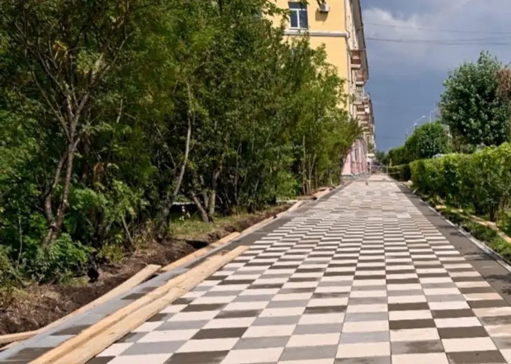 Благоустройство пешеходного пространства в Кировском районе завершат до конца лета