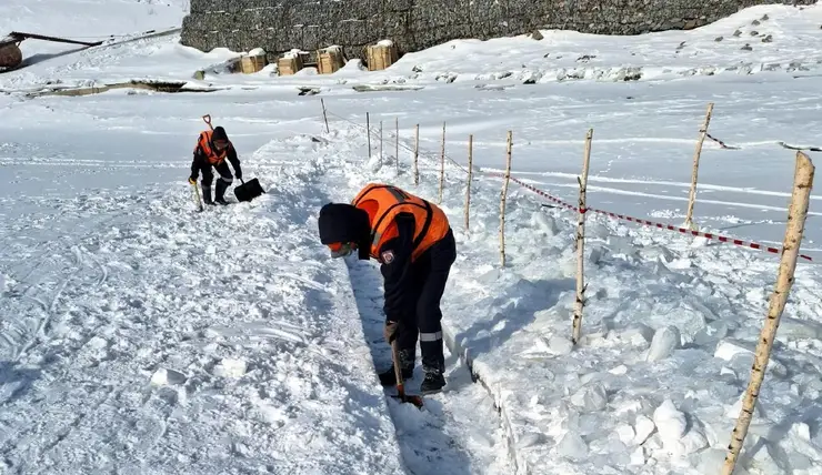 На Красноярском водохранилище перекопали несанкционированный выезд на лед