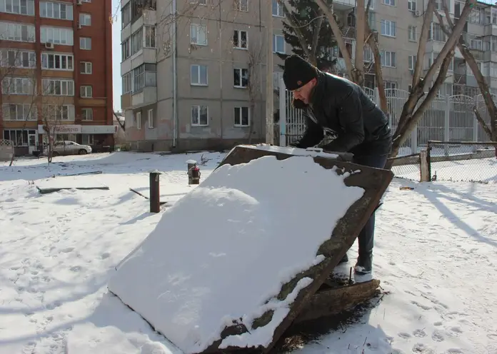 В Железнодорожном районе Красноярска выявляют самовольно установленные «времянки»