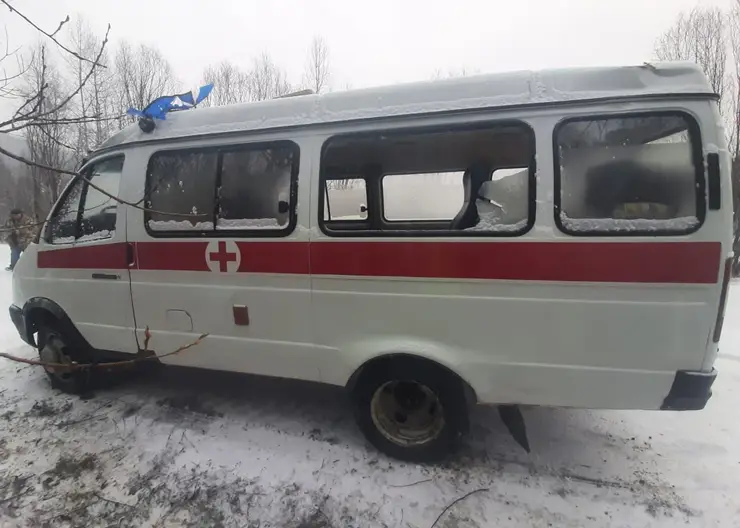 В Красноярском крае на трассе перевернулась скорая с четырьмя больными