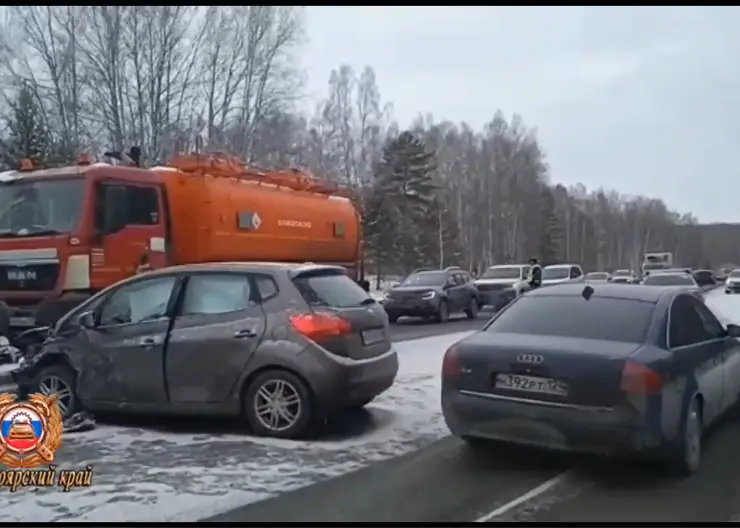 В Красноярском крае в ДТП с тремя автомобилями пострадал 6-летний ребенок