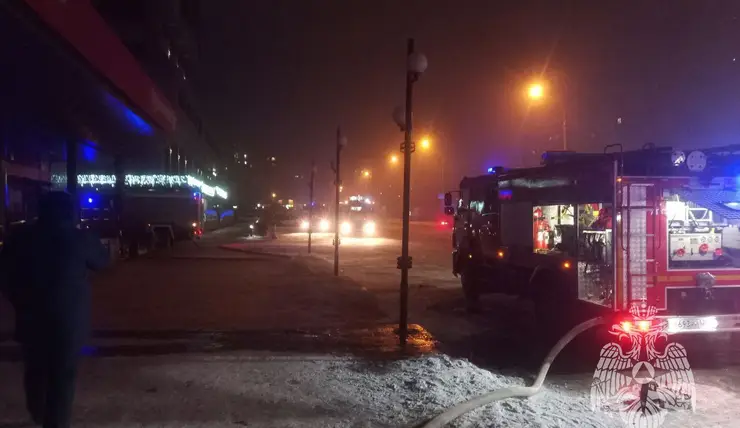 В Красноярске утром 30 ноября загорелся ТК «Взлетка Plaza»