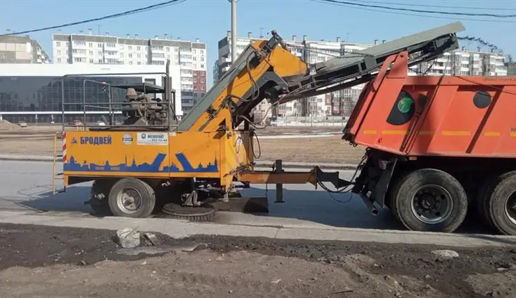На улицах Красноярска началась влажная уборка
